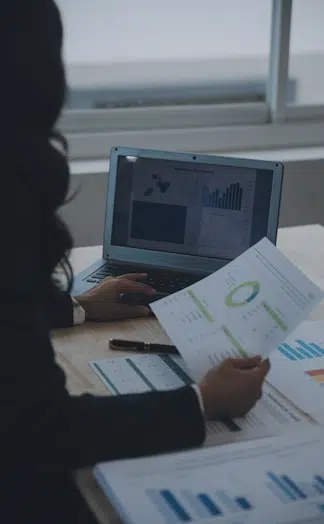 auditar Google Tag Manager GTM con LG Data One mujer validando