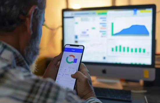 auditar ga4 con LG Data One hombre analizando