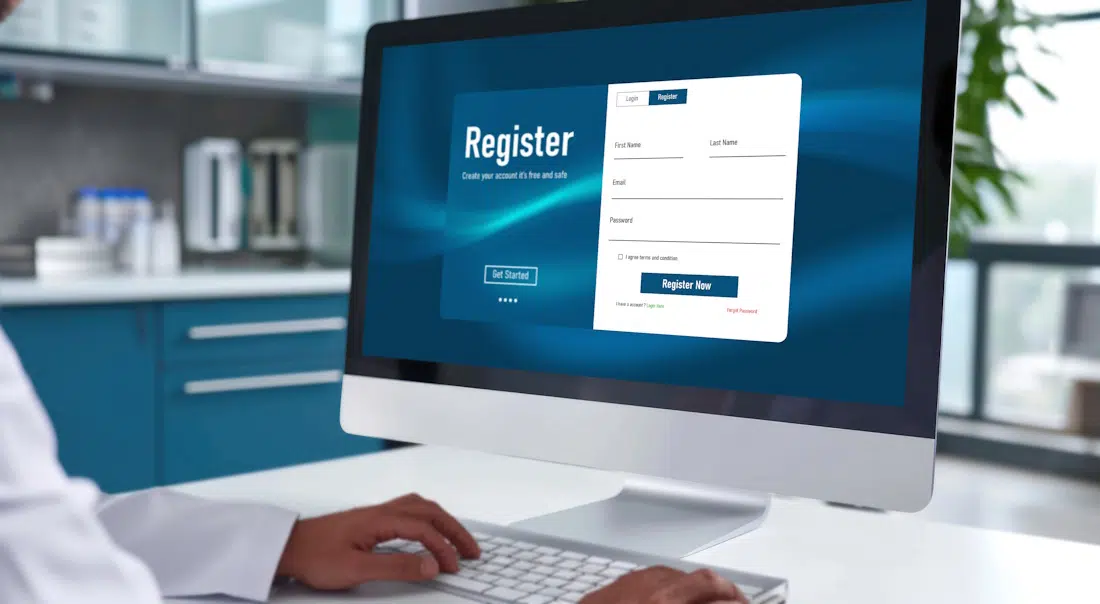 Check formularios web persona registrándose en formulario digital