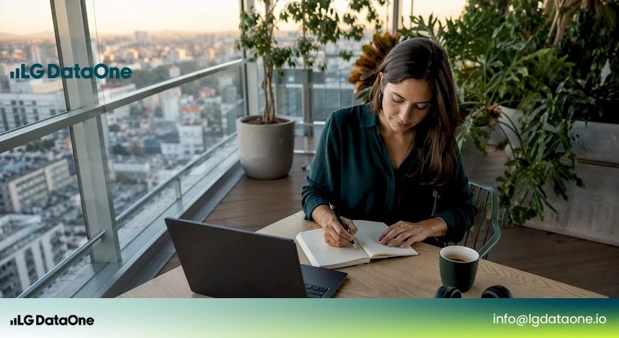 Alternativas a Google Tag Manager Alternativas a Google Tag Manager: las mejores opciones hoy LG DATAONE 1 Alternativas a Google Tag Manager. Un profesional analiza distintas opciones para sustituir Tag Manager mientras trabaja en su oficina.
